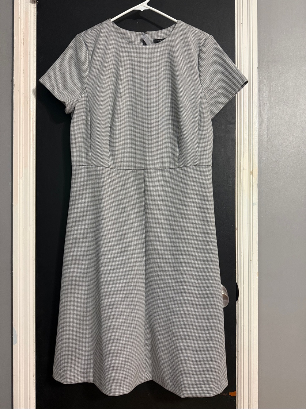 Ann Taylor Business Casual Short Sleeve Sheath Dress Size: 10 - Picture 2 of 7